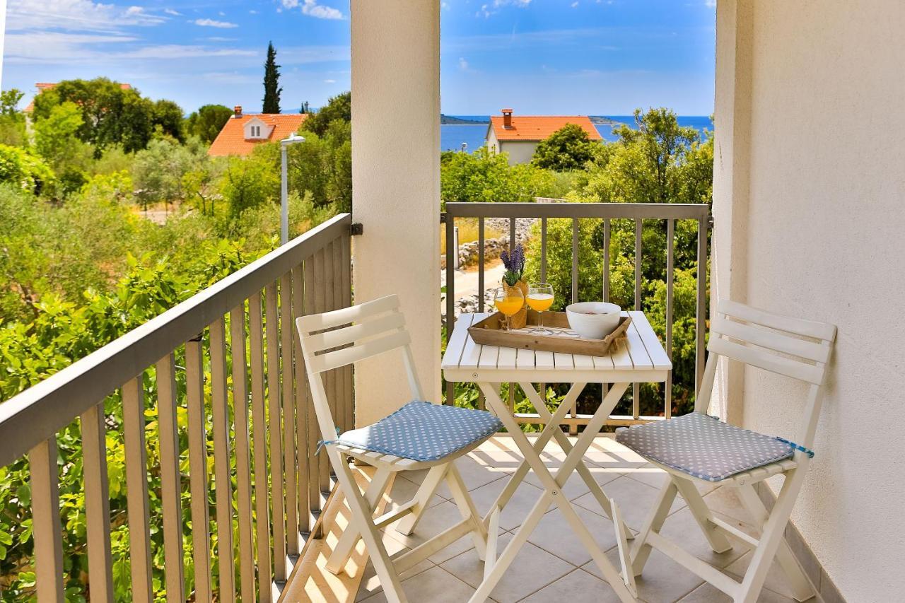 Holiday House Nena With Pool Vinišće Exteriér fotografie